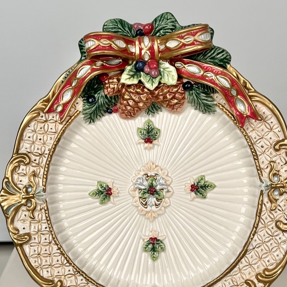 Fitz and Floyd Christmas Classic Florentine Pattern Plate - Picture 2 of 5
